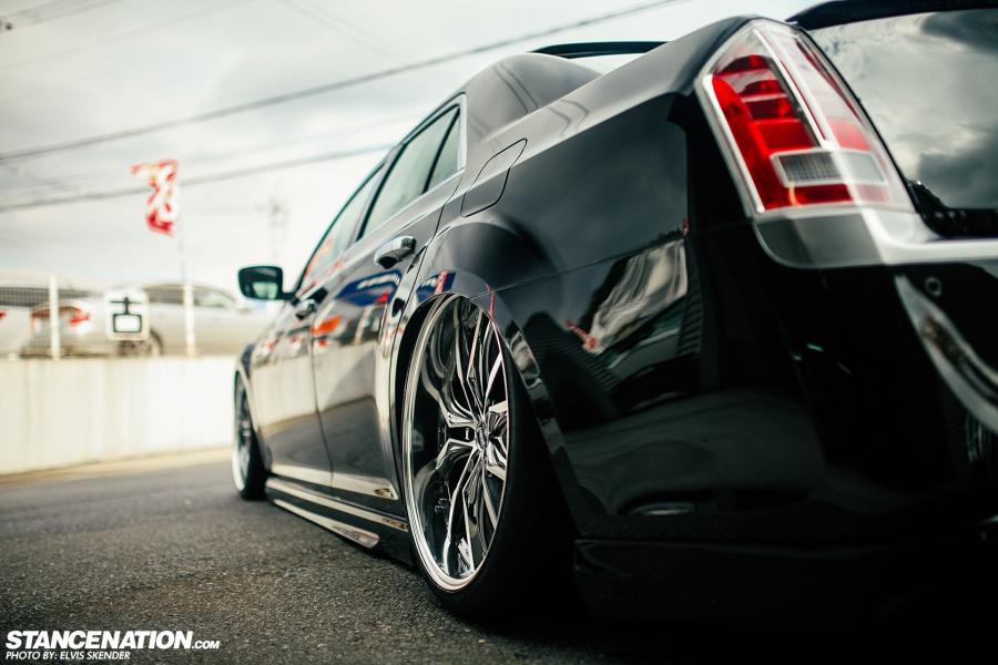  Chrysler 300C VIP Style by Aimga 2014 года  (фото 11 из 14)